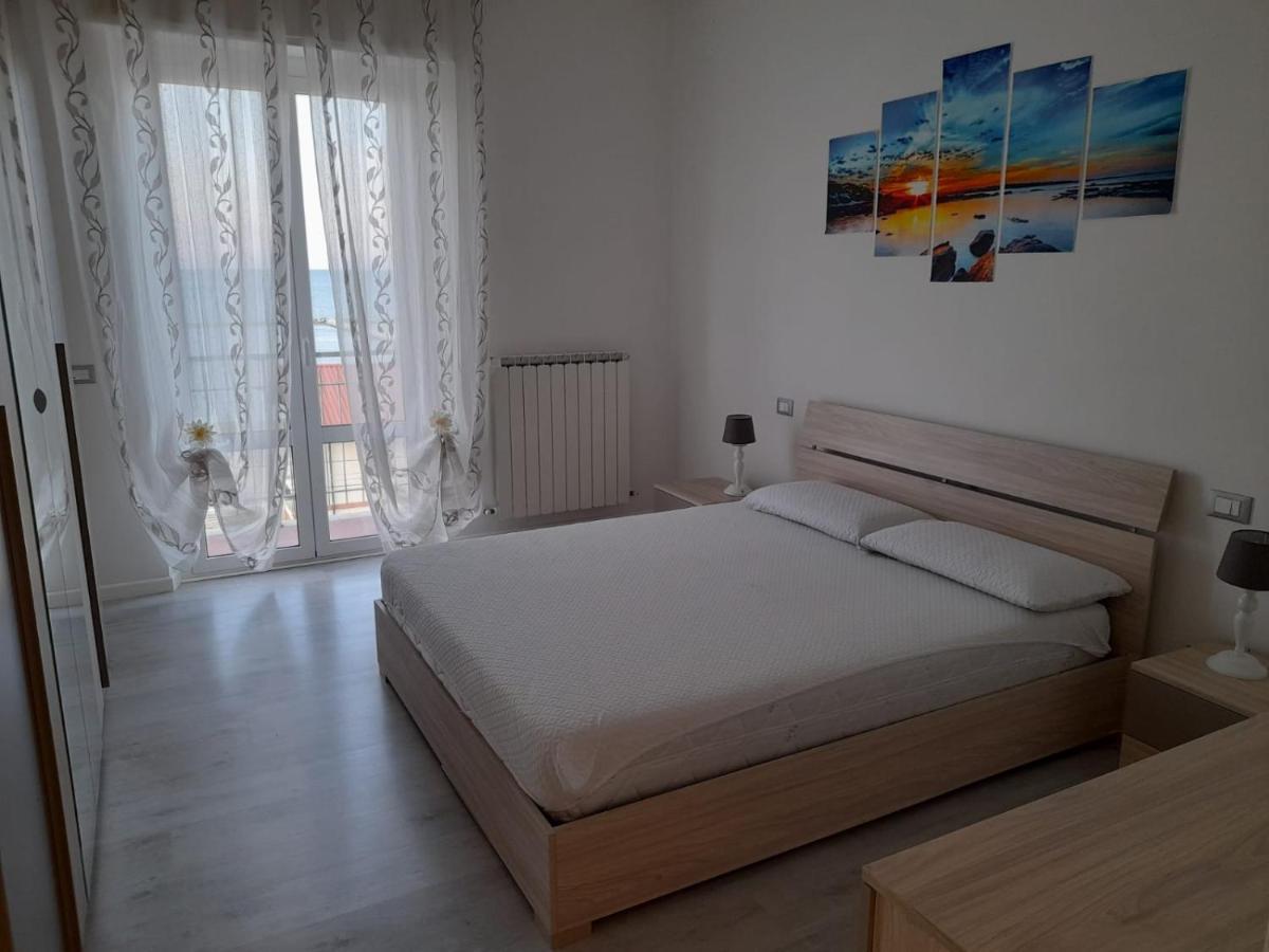 Appartamento Fronte Mare Falconara Marittima Ngoại thất bức ảnh